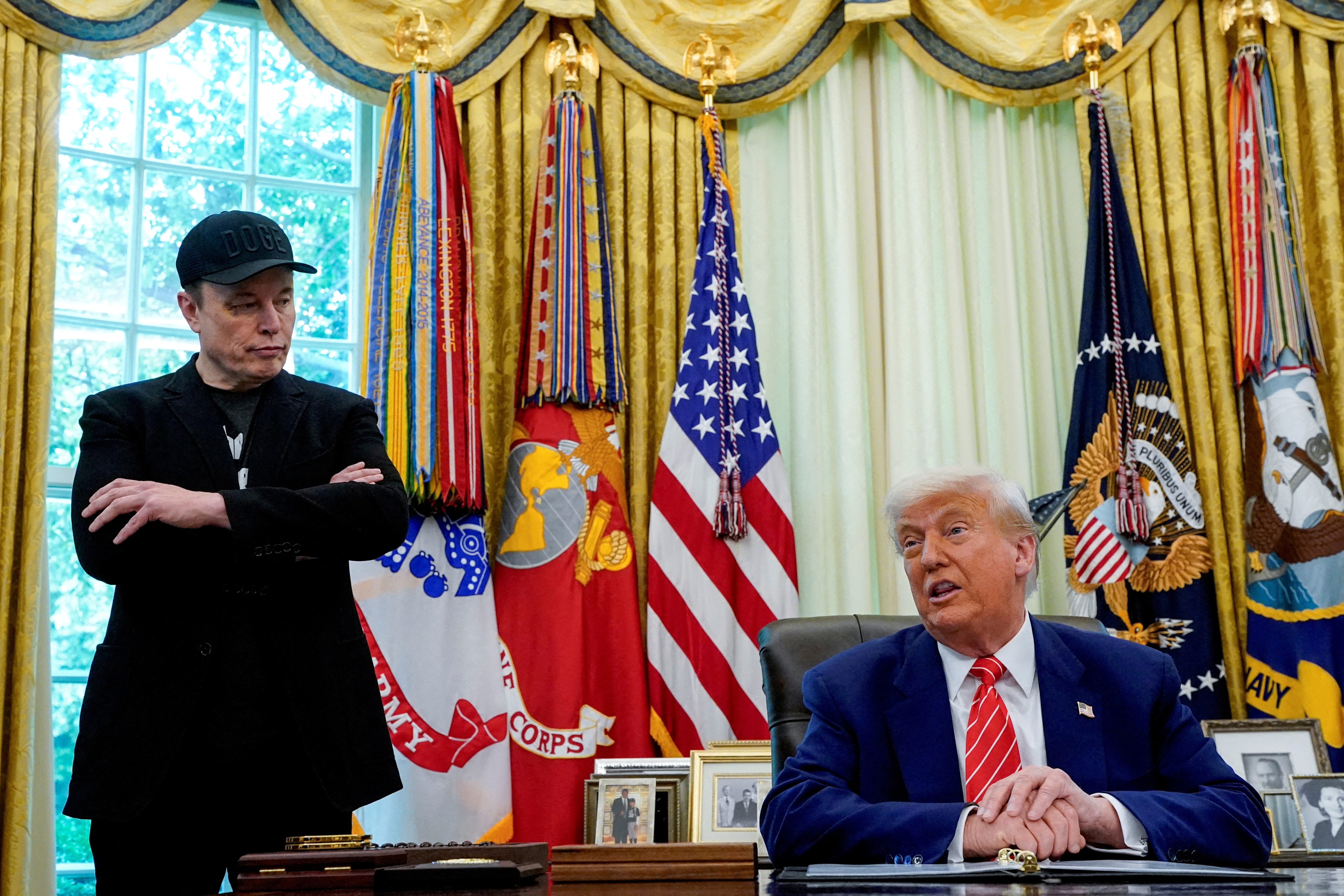 Phản ứng của tỷ phú Elon Musk khi Tổng thống Trump dọa trục xuất