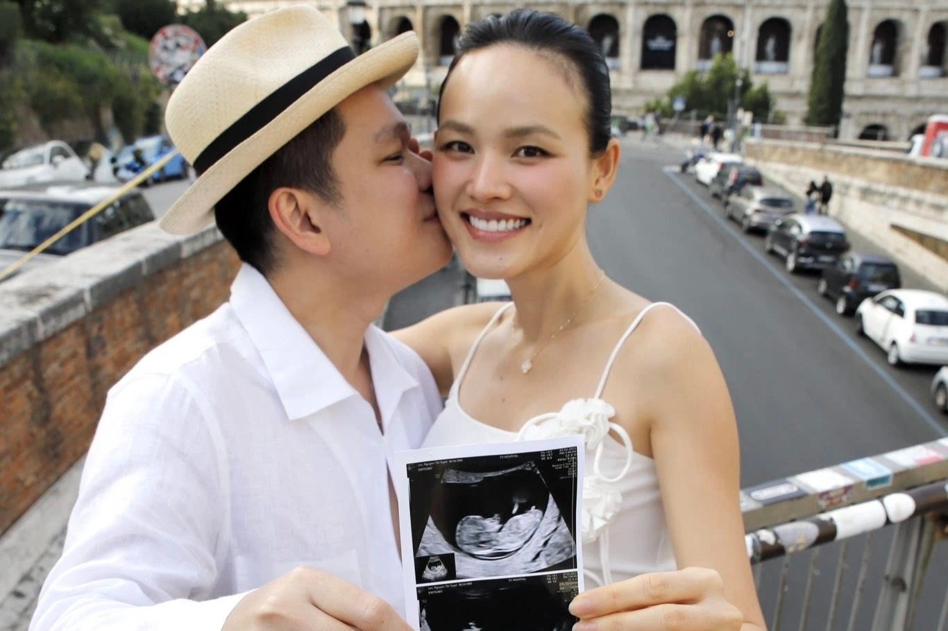 Siêu mẫu Tuyết Lan mang bầu 7 tháng vẫn gợi cảm, chồng bác sĩ chăm chu đáo