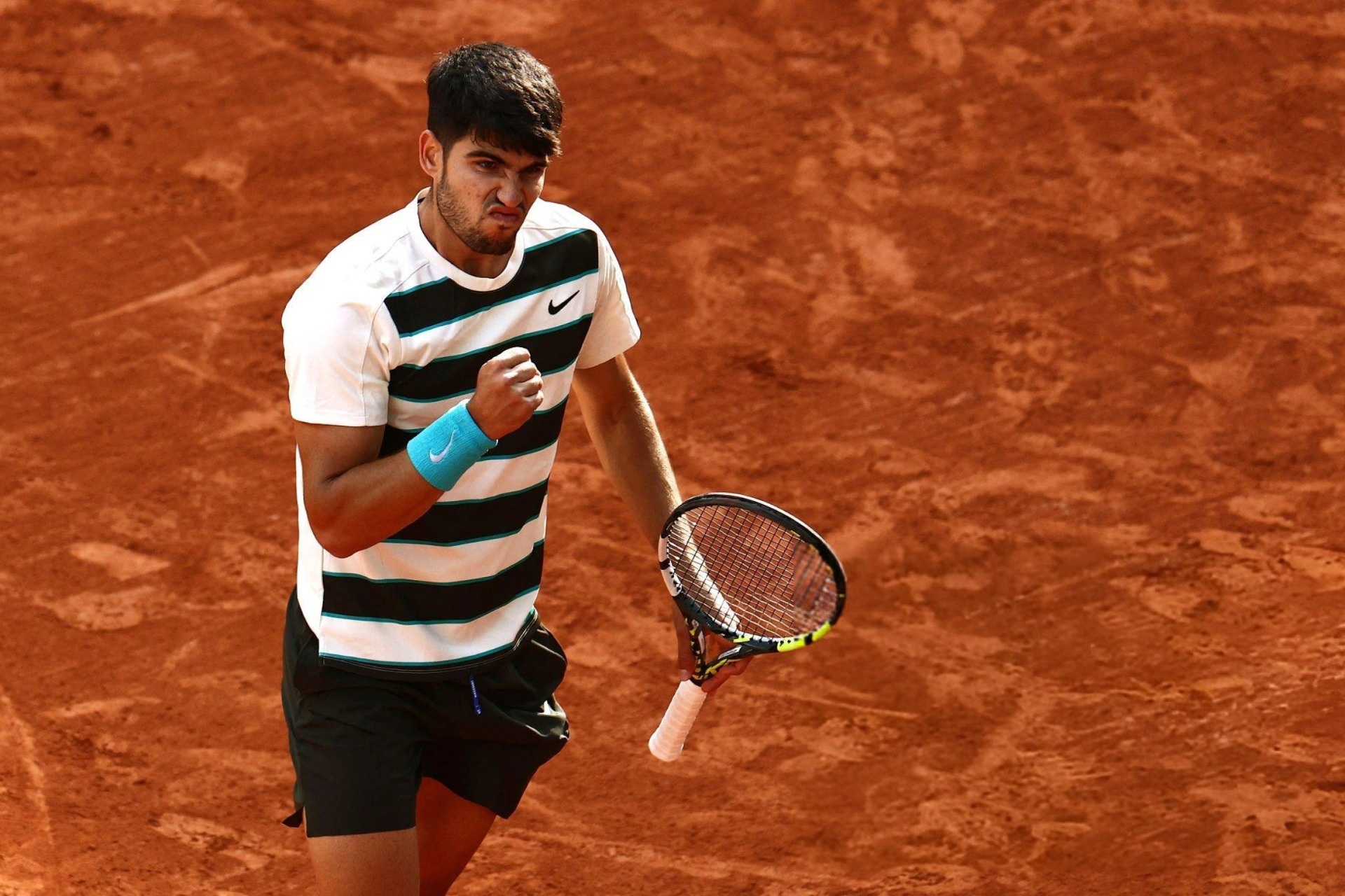 Alcaraz hạ Sinner sau gần 6 tiếng, lần thứ hai vô địch Roland Garros