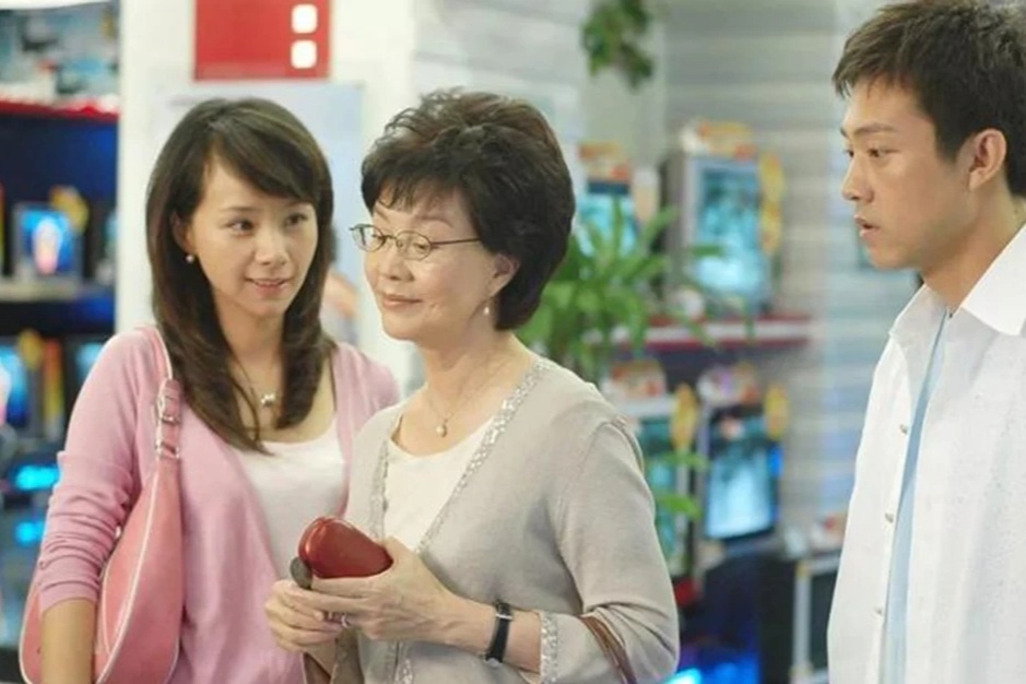 Mẹ chồng ngày cưới tặng tôi nhiều vàng, sổ đỏ và sự thật gây sốc nặng