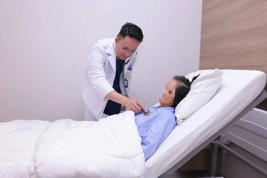 Biết mắc ung thư, người mẹ mong sống thêm 3 năm chờ con gái tốt nghiệp
