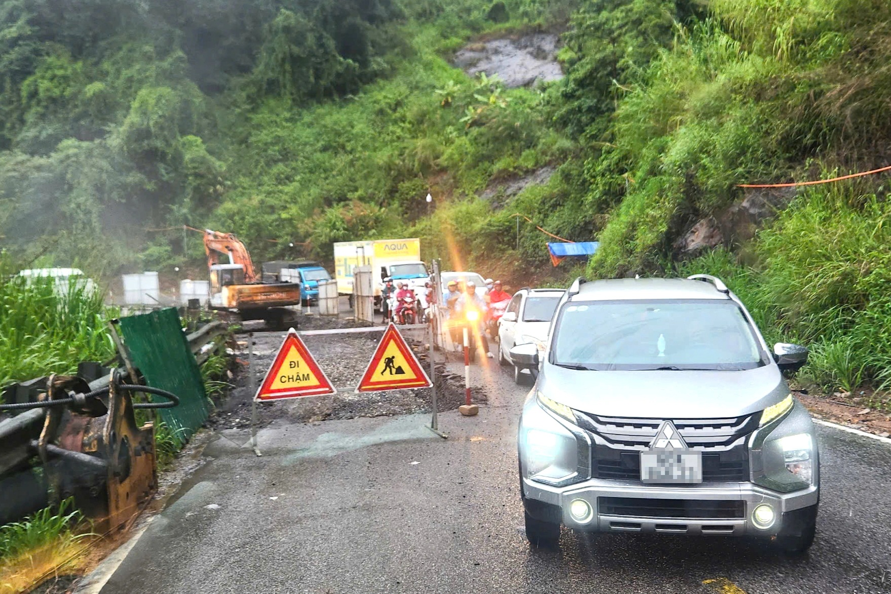 Dừng sửa chữa đèo Bảo Lộc tránh ùn tắc giao thông dịp Quốc khánh