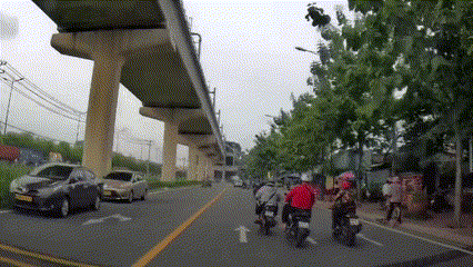 Nam thanh niên đạp ngã người đi xe máy ở TPHCM