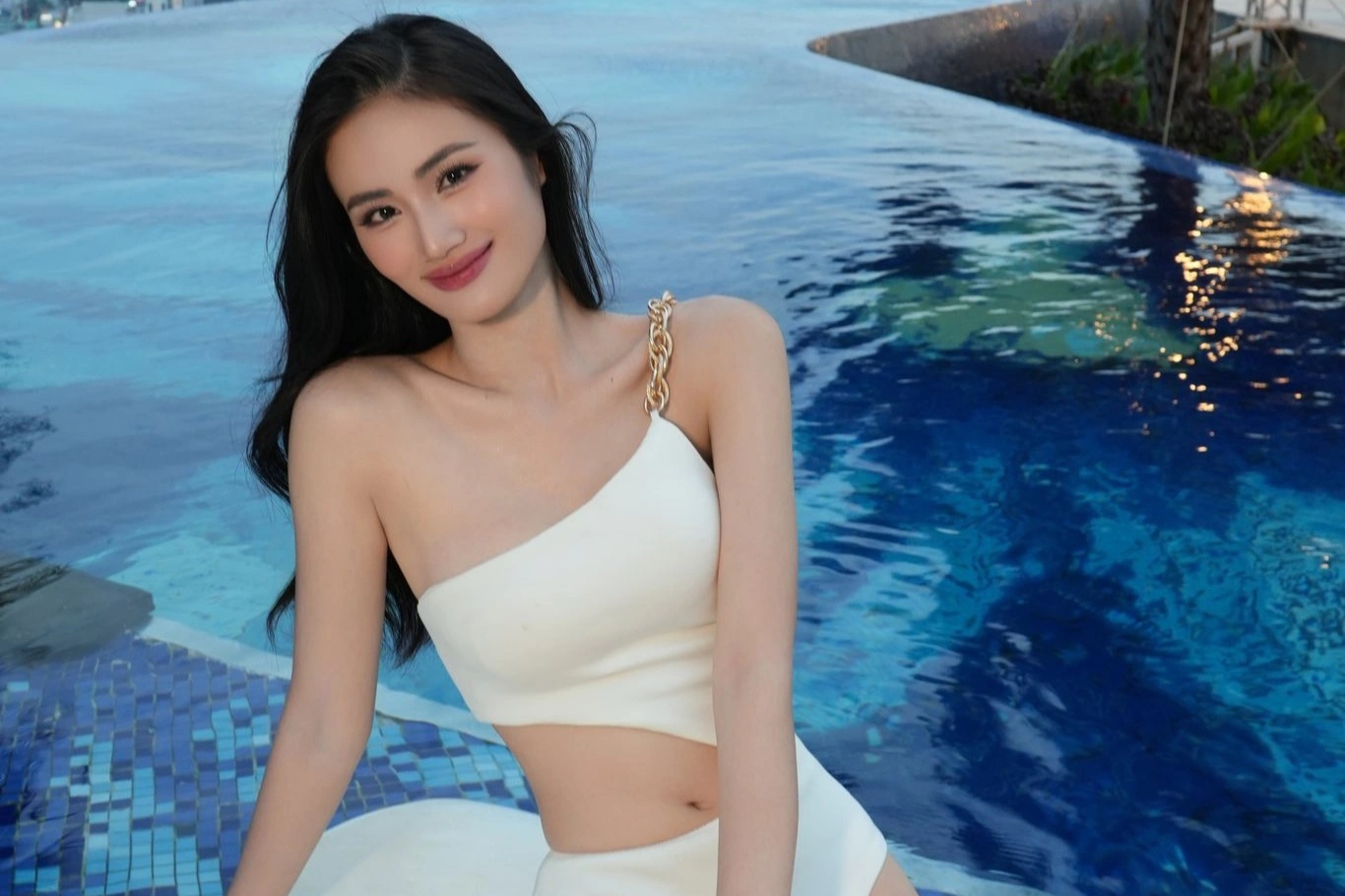 Hoa hậu Ý Nhi: "Tôi vẫn có hậu phương vững chắc"