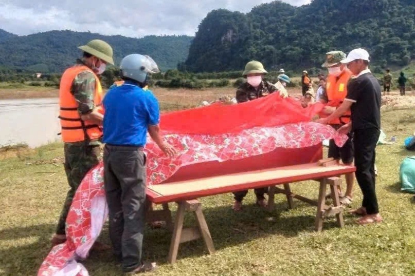 Tìm thấy 2 thi thể trong 4 nạn nhân mất tích do mưa lũ