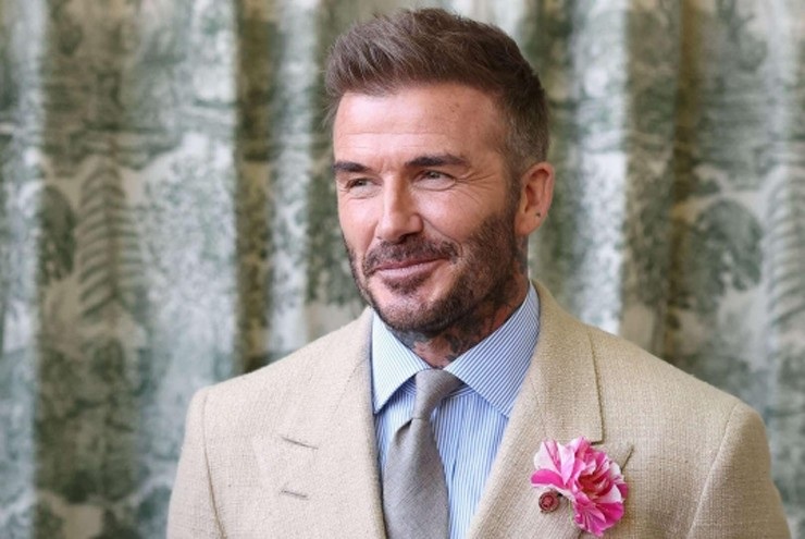David Beckham được phong tước hiệp sĩ: Gia đình tự hào, con trai cả im lặng