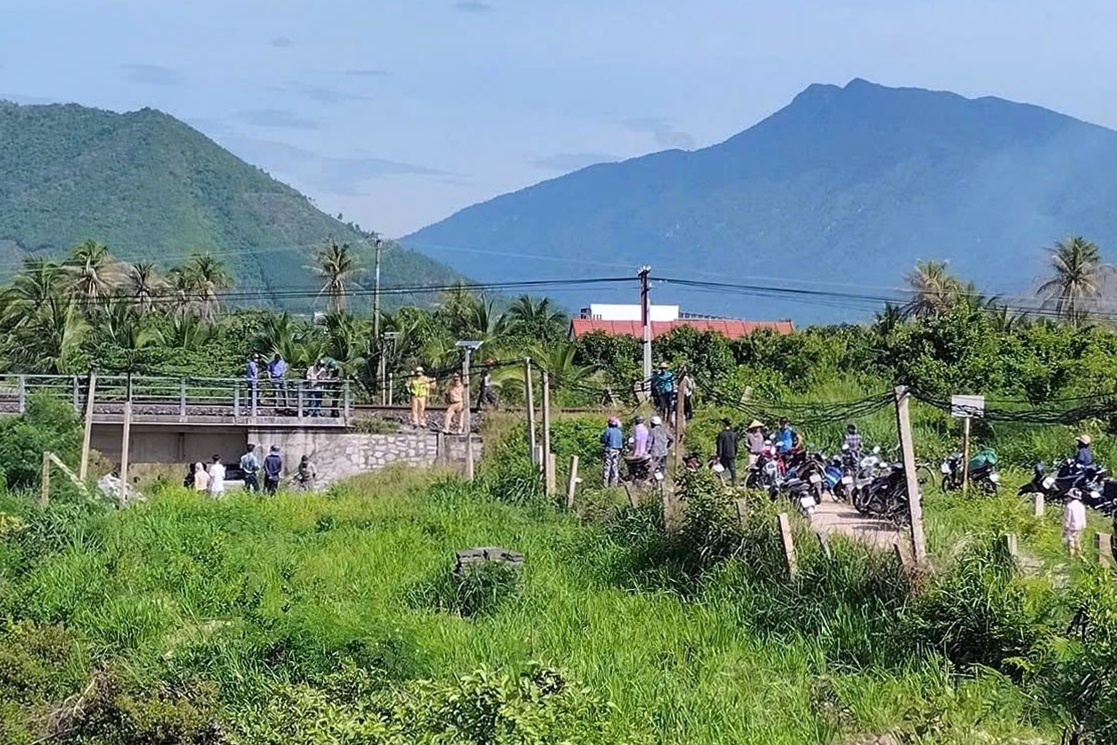Người đàn ông nằm giữa đường ray bị tàu hỏa cán tử vong