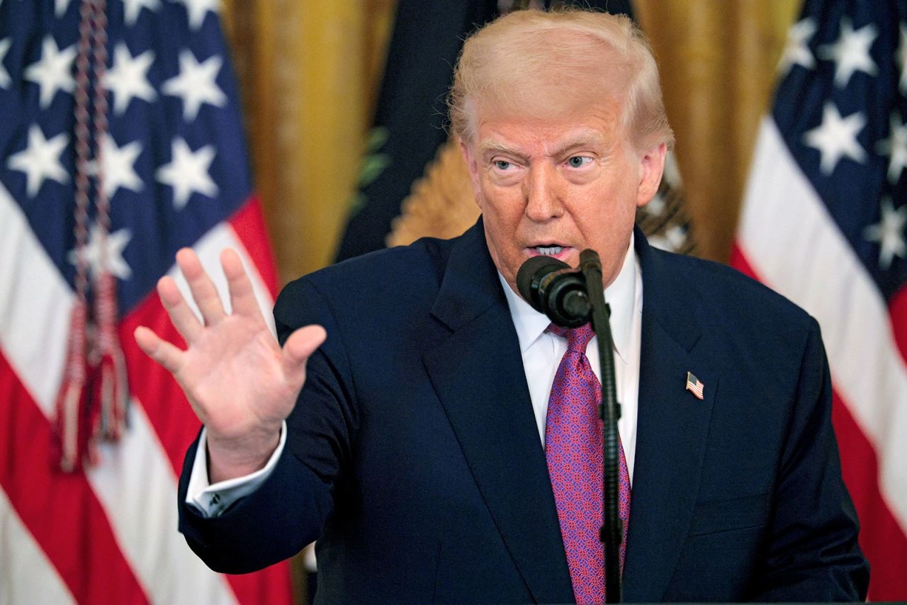 Tổng thống Trump nói về "chuyện lớn" khiến ông vội vã về nước