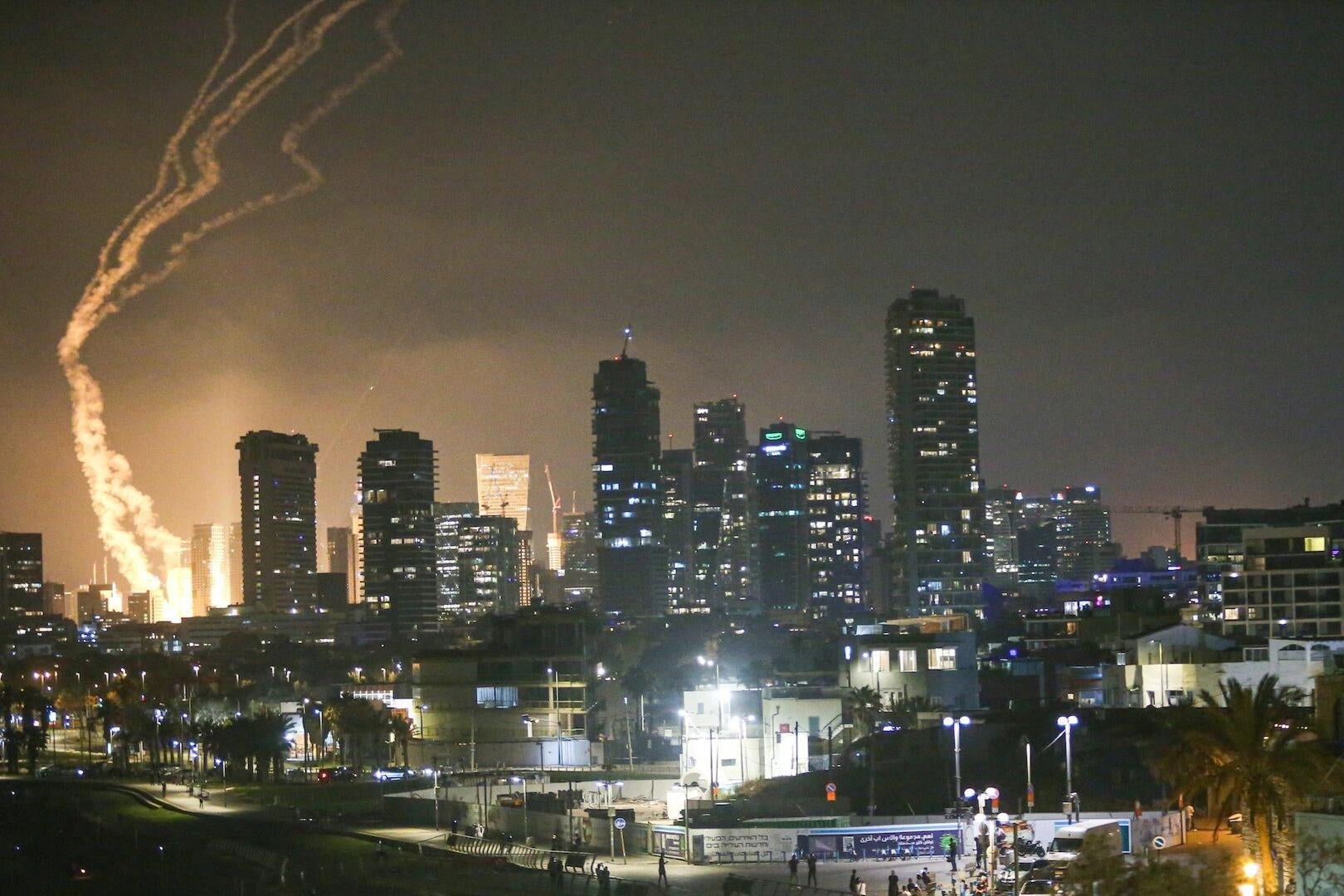 Phòng không Israel khai hoả dữ dội đáp trả hỏa lực từ Iran: Kết quả ra sao?