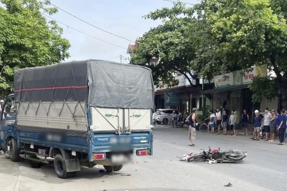 Một gia đình 3 người thương vong sau vụ va chạm liên hoàn trên quốc lộ