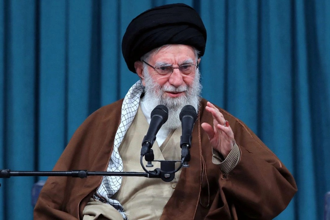 Lãnh tụ Iran cảnh báo đanh thép sau kêu gọi "đầu hàng vô điều kiện" của Mỹ