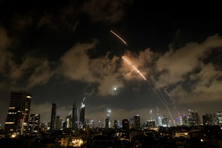 Iran tuyên bố kiểm soát không phận Israel