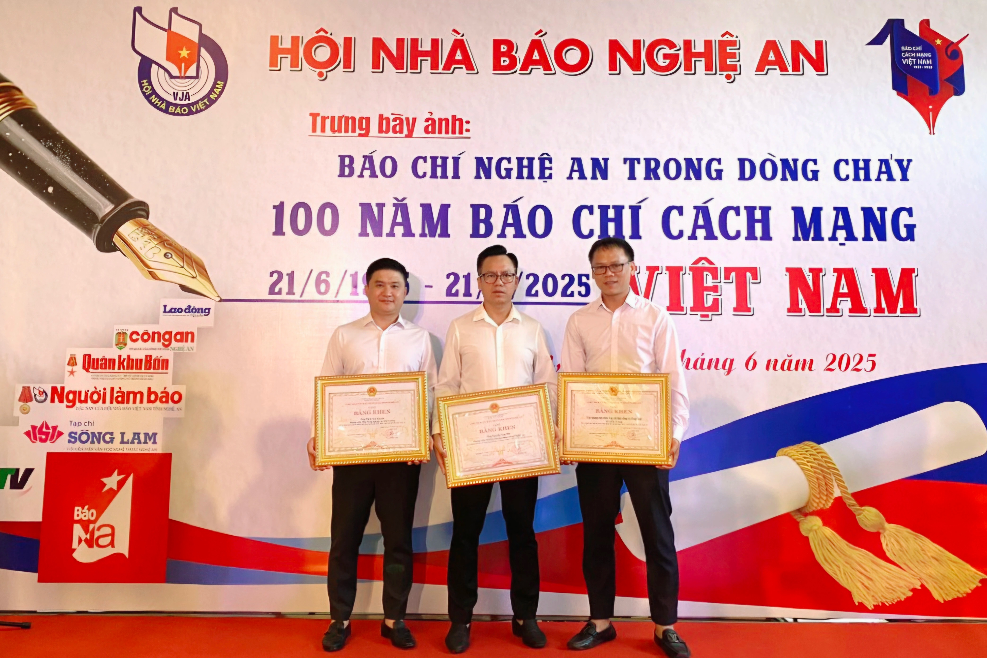Phóng viên Dân trí được tặng Bằng khen về công tác an sinh xã hội