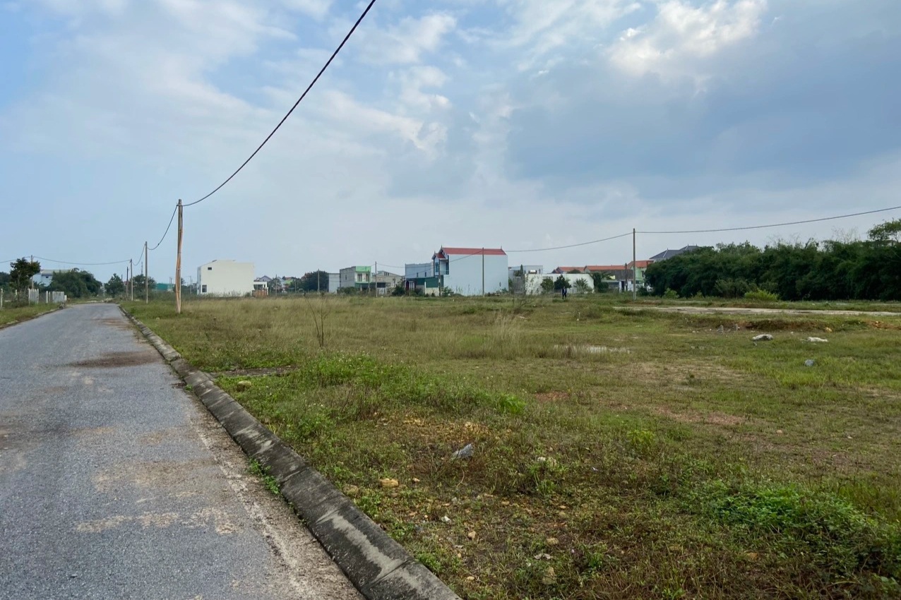 Tạm dừng đấu giá đất tại Đồng Hới vì người tham gia trả cao bất thường