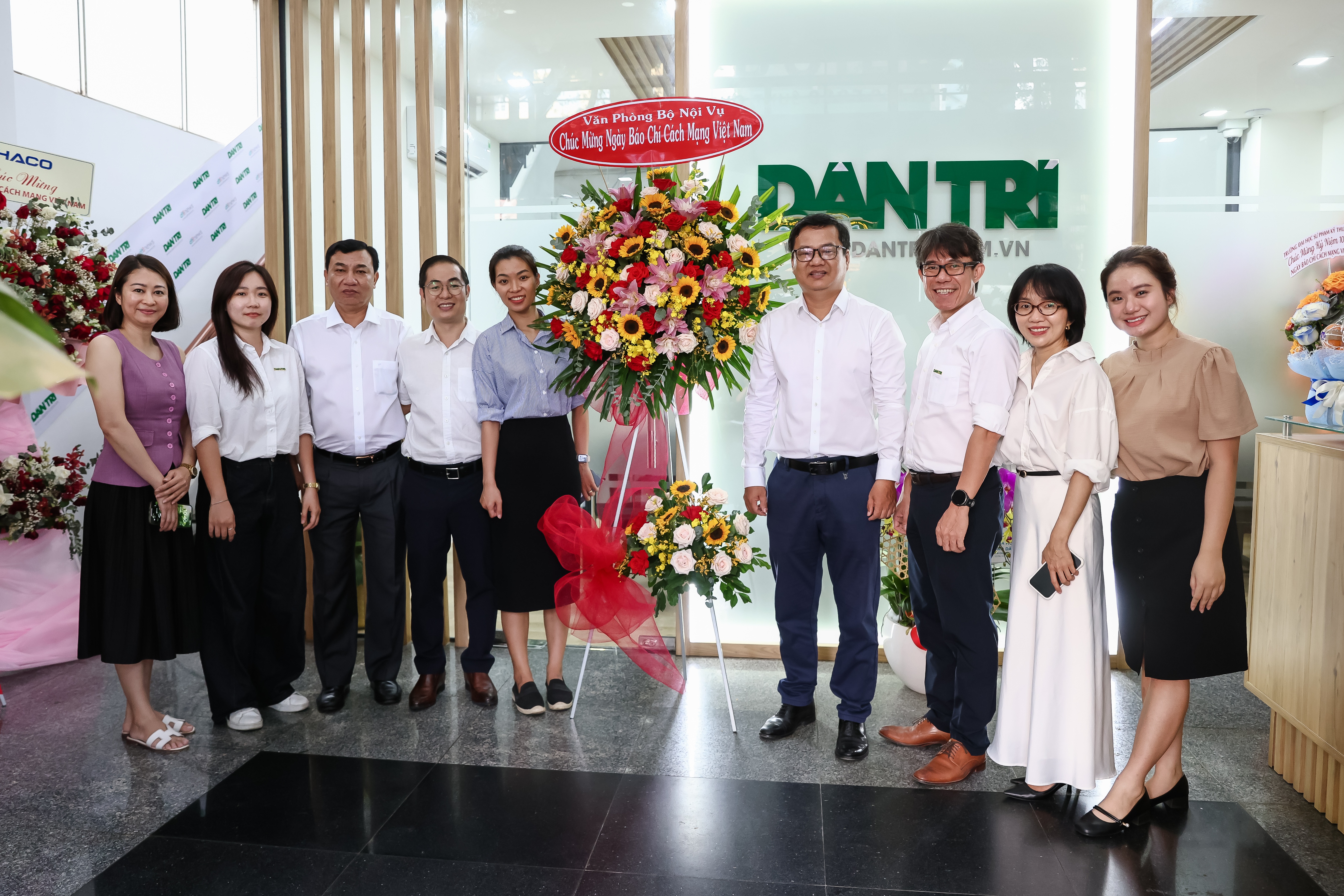 Văn phòng báo Dân trí ở miền Nam đón nhận nhiều tình cảm dịp 21/6