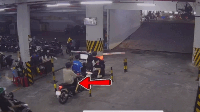 Trộm xe từ hầm, vượt gác chắn qua mặt nhân viên ở Bình Dương