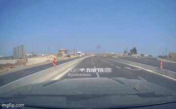 Khoảnh khắc tên lửa Iran vượt lưới phòng không Israel, gây nổ lớn
