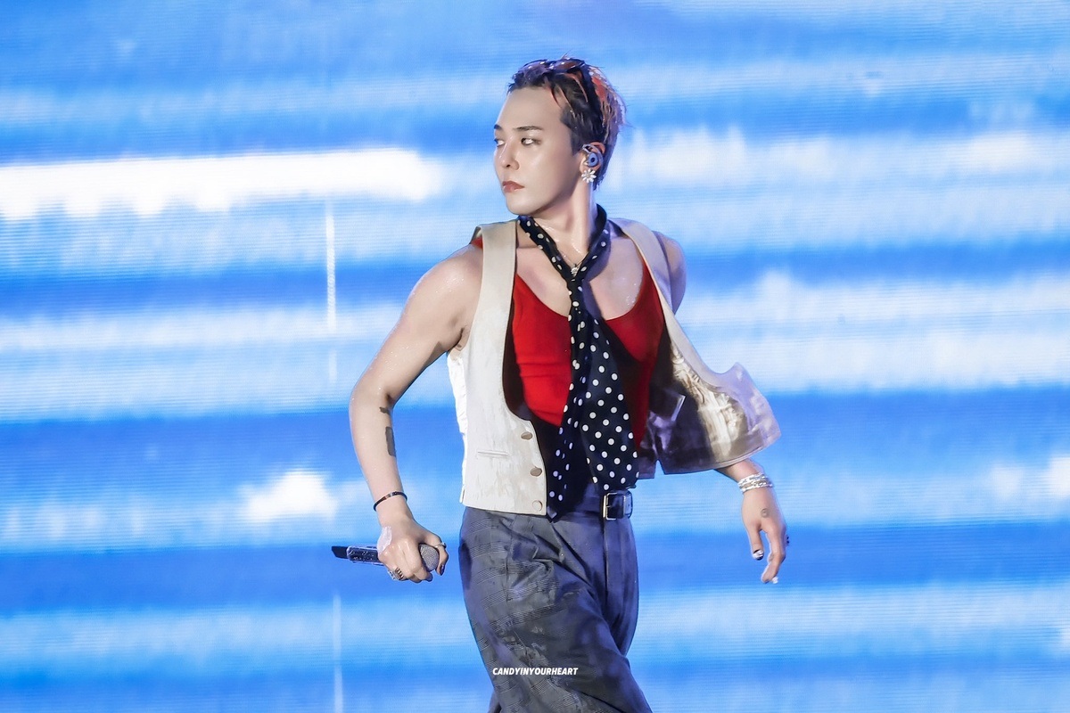 G-Dragon đăng ảnh tắm mưa, cảm ơn khán giả Việt sau đêm diễn "huyền thoại"