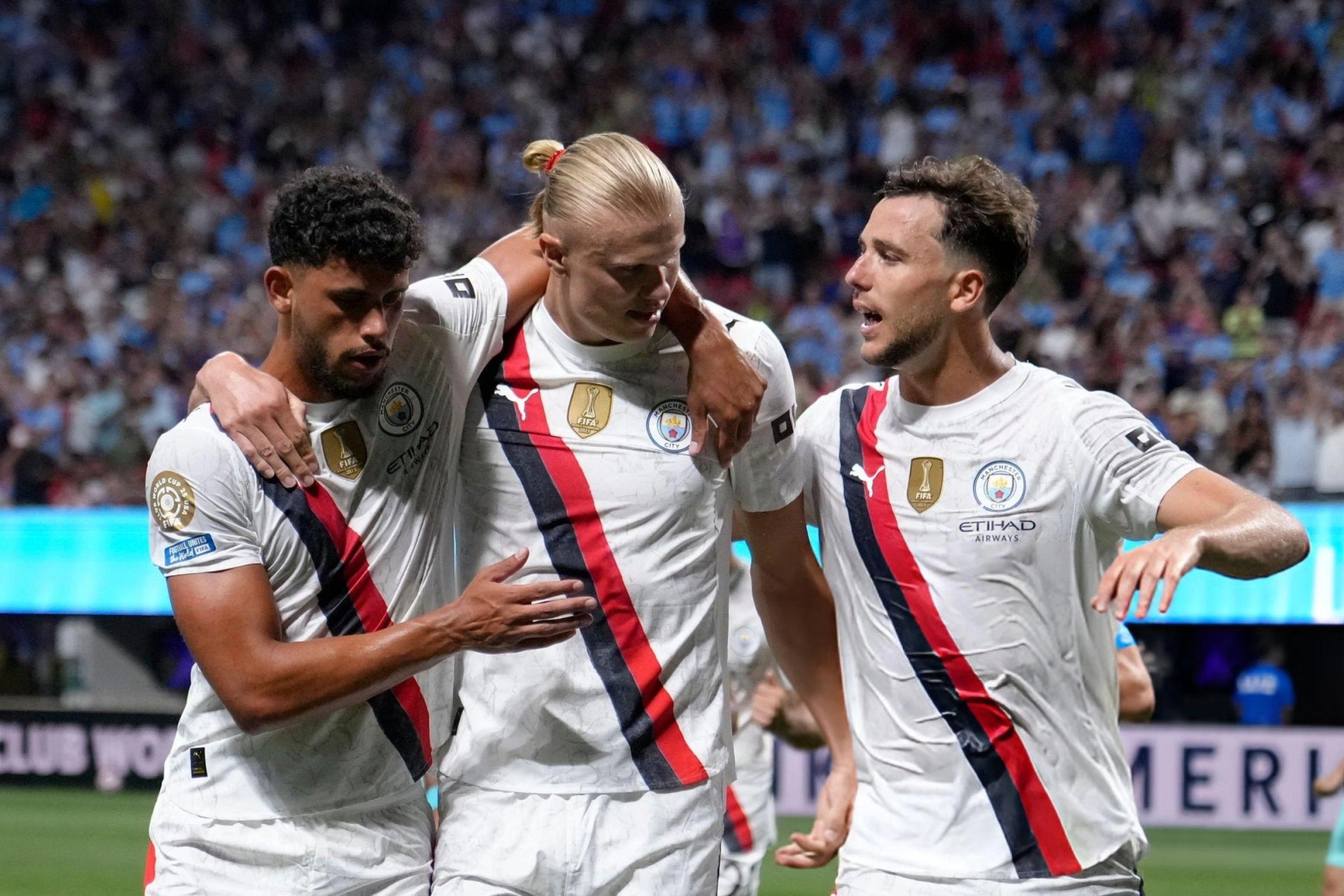 Man City thắng 6-0 trước đội bóng tới từ châu Á