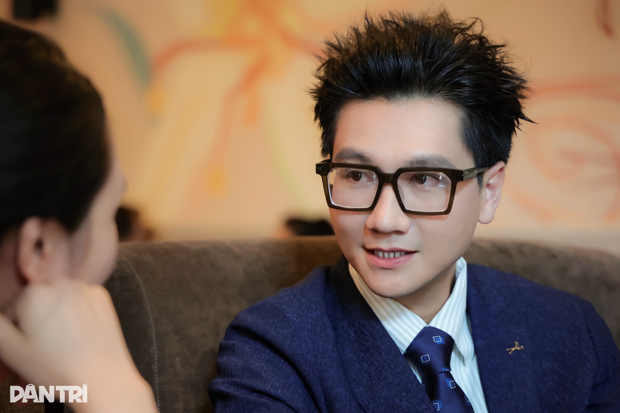 MC Công Tố: “Tôi bật khóc giữa một ngày thu đẹp trời mà không hiểu lý do”