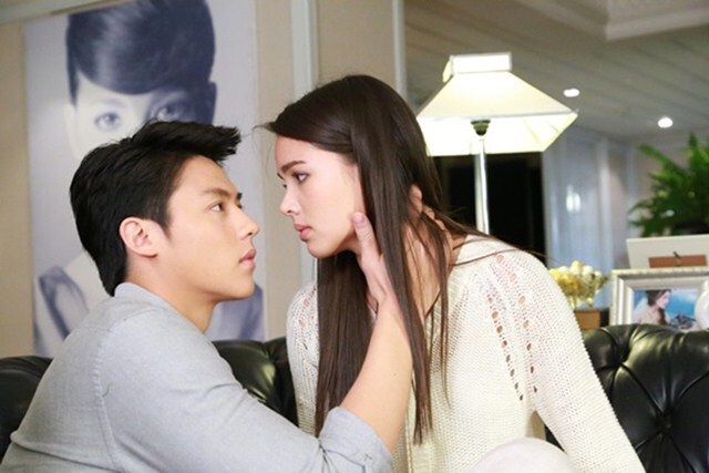 Đến nhà chồng cũ sau 7 năm, tôi sững sờ khi thấy bức ảnh treo trên tường