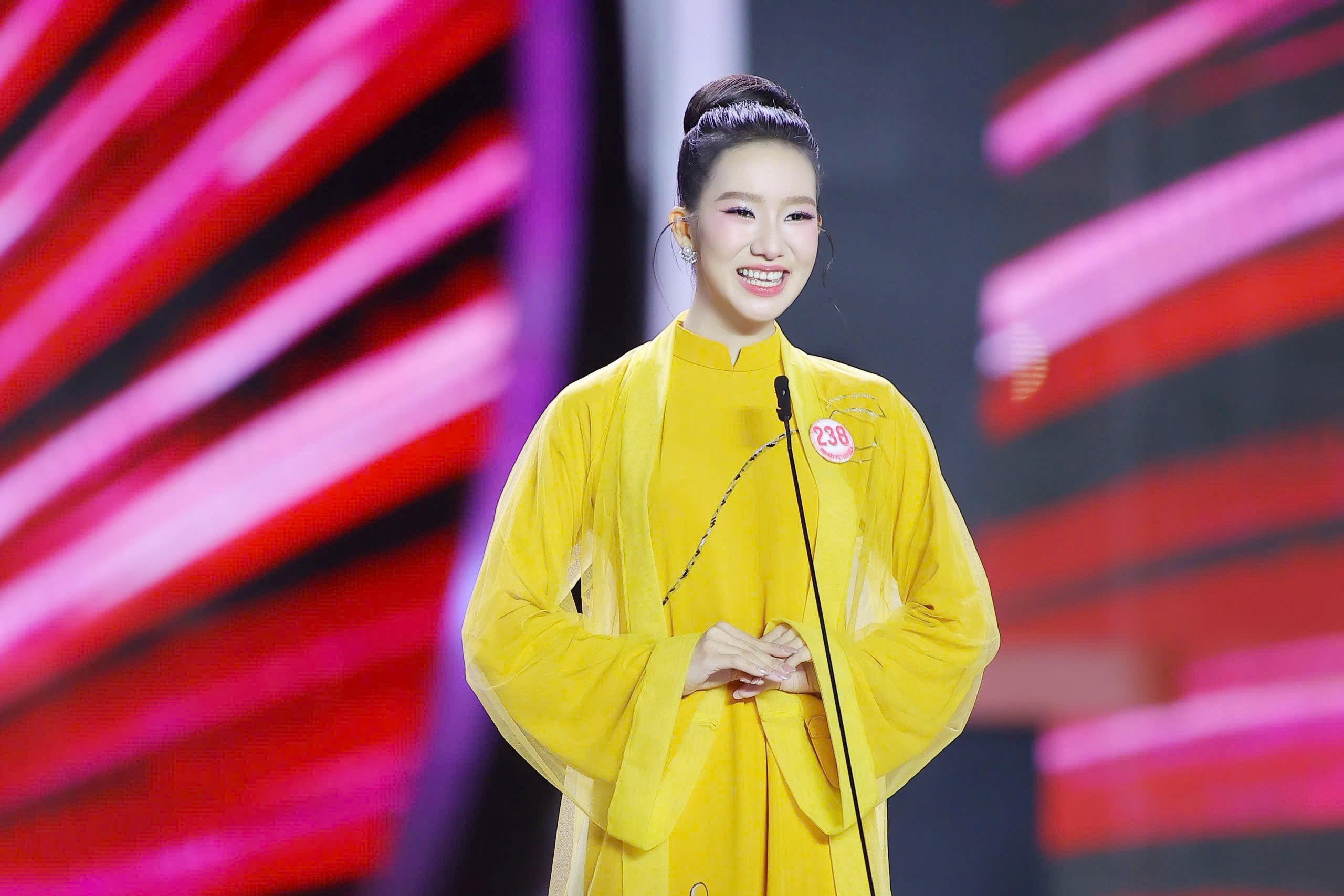 Top 15 thí sinh Hoa hậu Việt Nam lộ diện