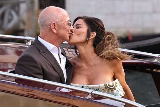 Tỷ phú Jeff Bezos và MC nóng bỏng đã kết hôn, ký hợp đồng tiền hôn nhân