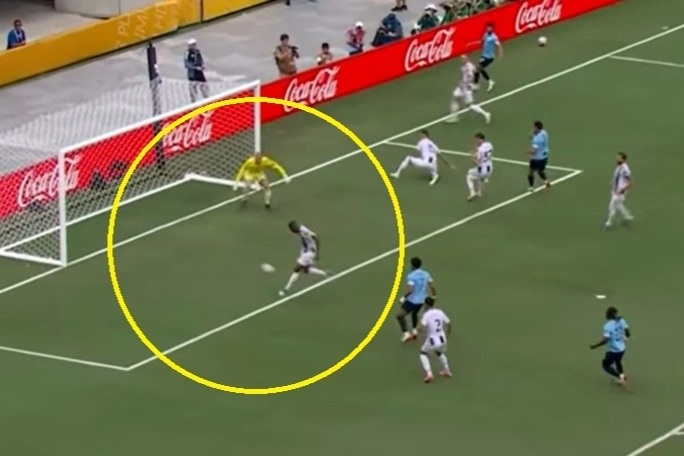 Pha “đốt đền” khó hiểu như bán độ ở Club World Cup, CĐV nói lời cay nghiệt