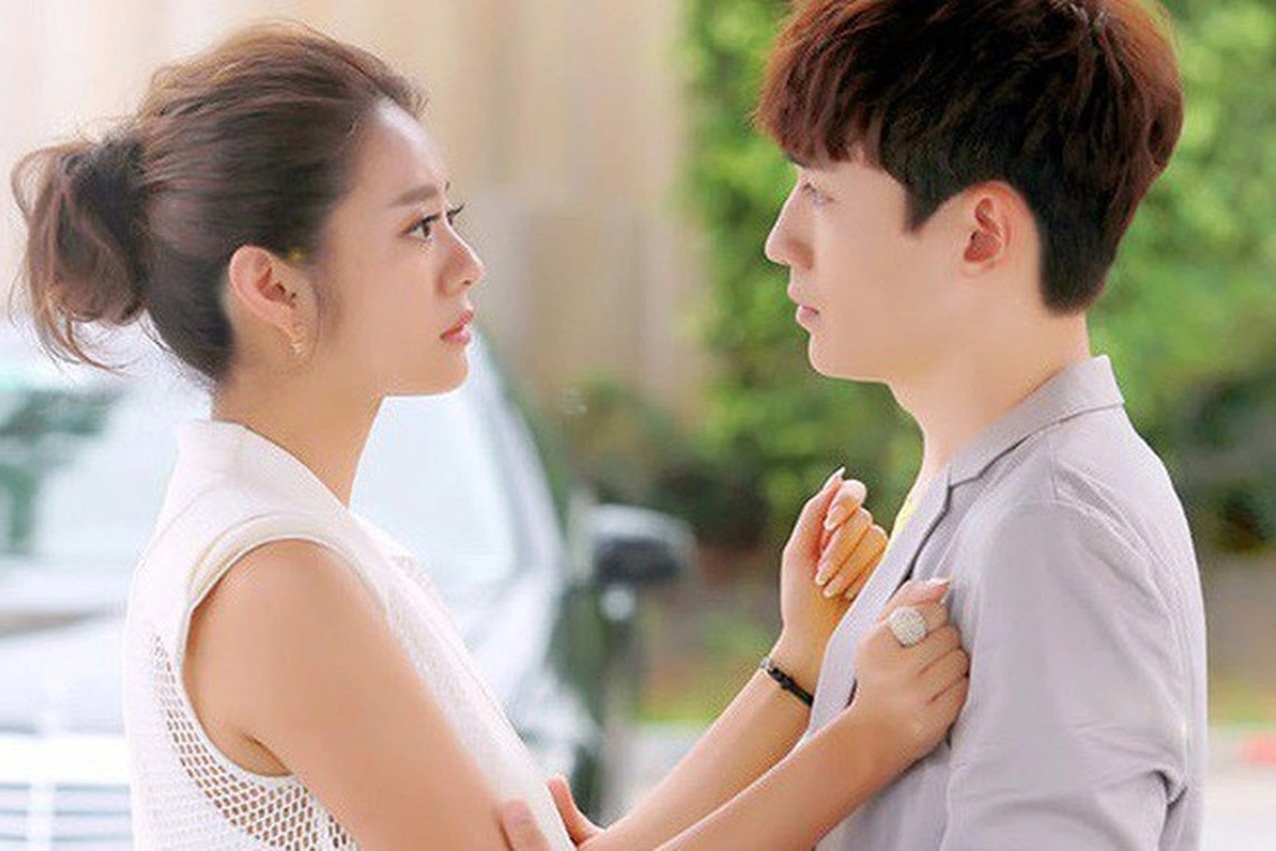 Họp lớp gặp lại bạn gái cũ, tôi bị đe doạ vì trót làm một việc