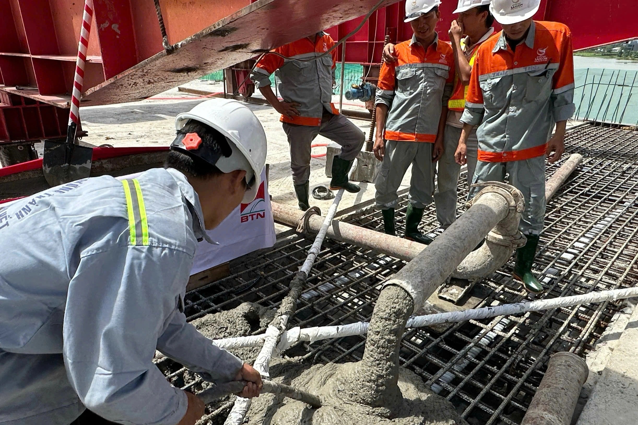 Hợp long cầu Bình Gởi trong dự án Vành đai 3 nối Bình Dương với TPHCM