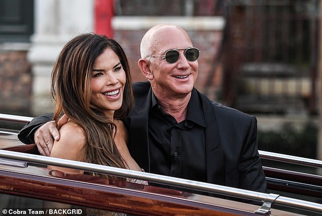 Vợ chồng tỷ phú Jeff Bezos và dàn khách mời toàn sao rời Italy sau đám cưới