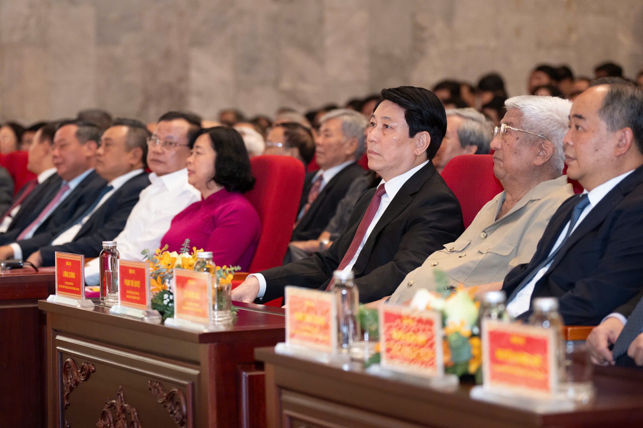 Hà Nội công bố 126 bí thư, chủ tịch xã phường
