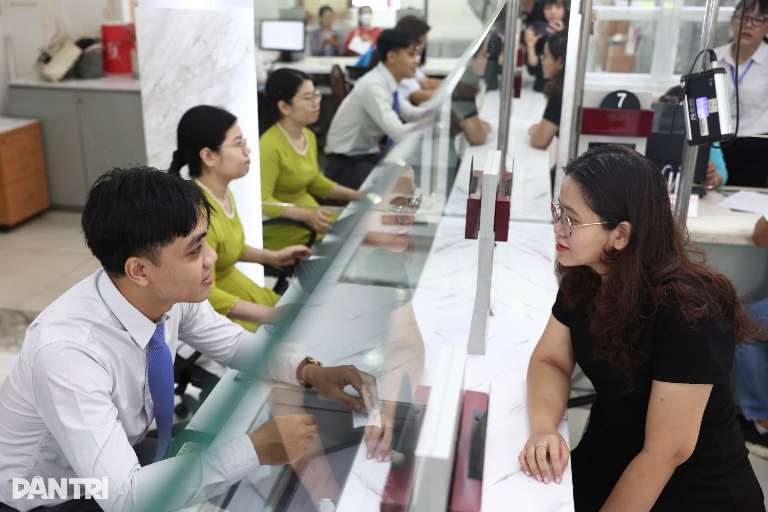 Ngày đầu vận hành chính quyền 2 cấp: Cán bộ sẵn sàng, người dân kỳ vọng