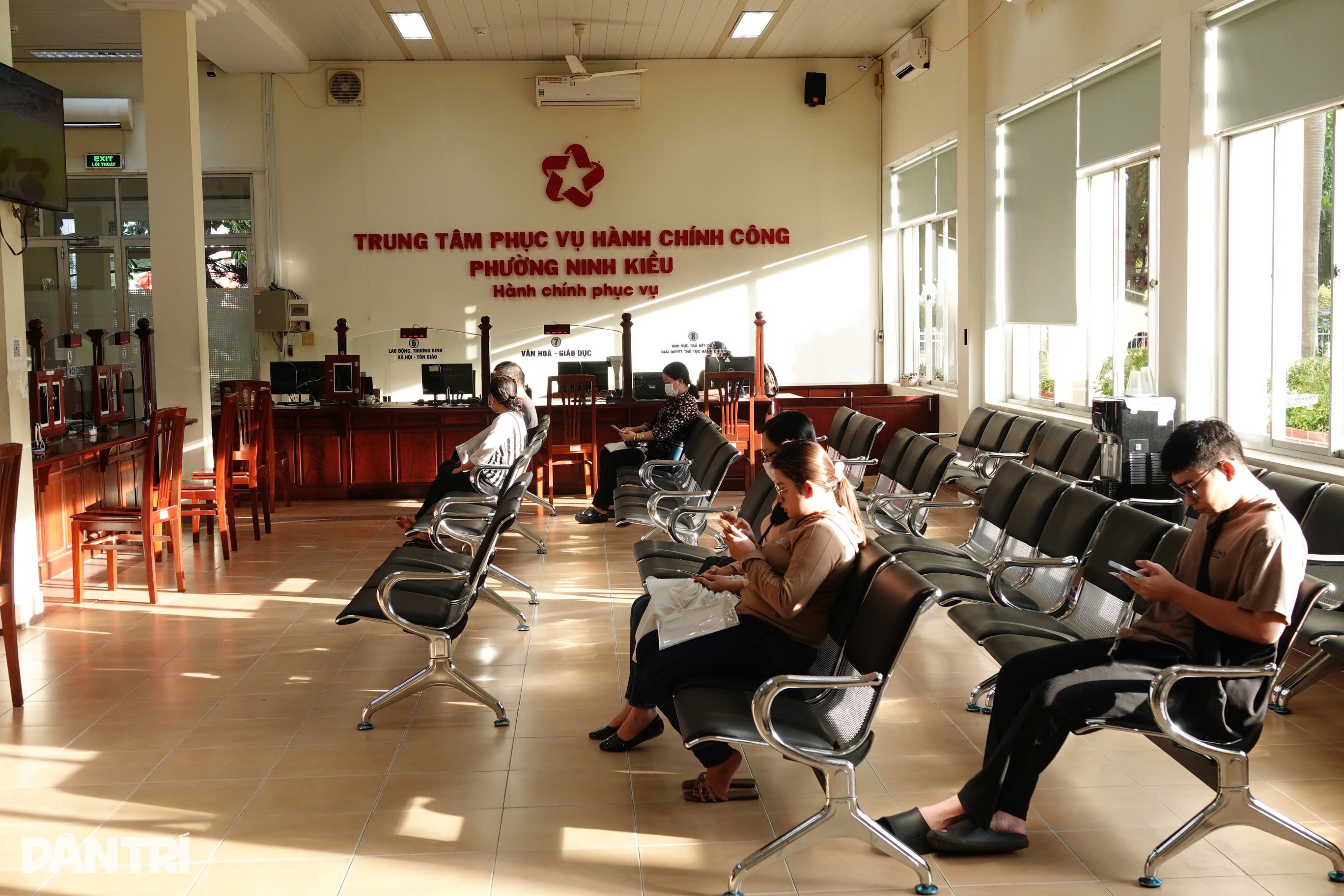 Tới phường đăng ký hộ kinh doanh, người dân mong "bớt thủ tục rườm rà"