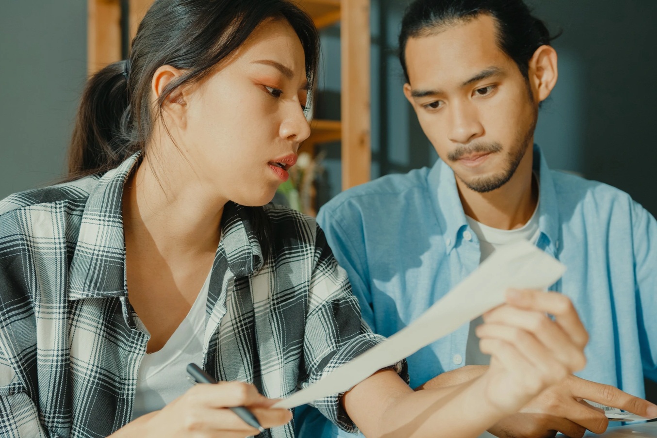 Chồng gọi đến phòng công chứng, tôi sửng sốt khi biết phải ký giấy tờ gì