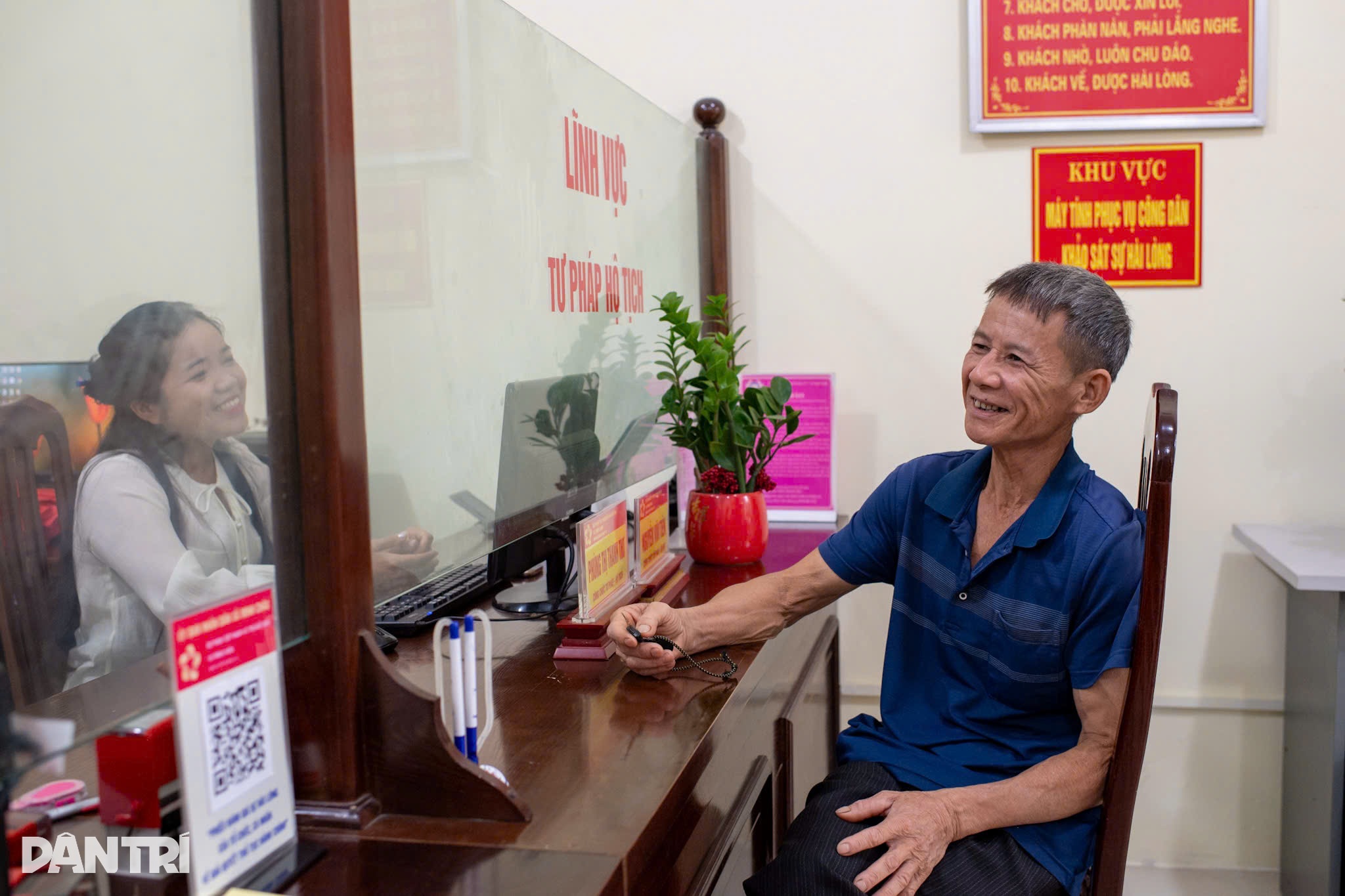 Ngày đầu vận hành chính quyền 2 cấp: Cán bộ sẵn sàng, dân kỳ vọng