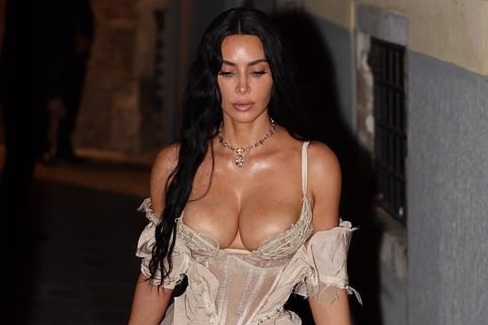 Thành viên duy nhất nhà Kardashian không dự đám cưới tỷ phú và được khen