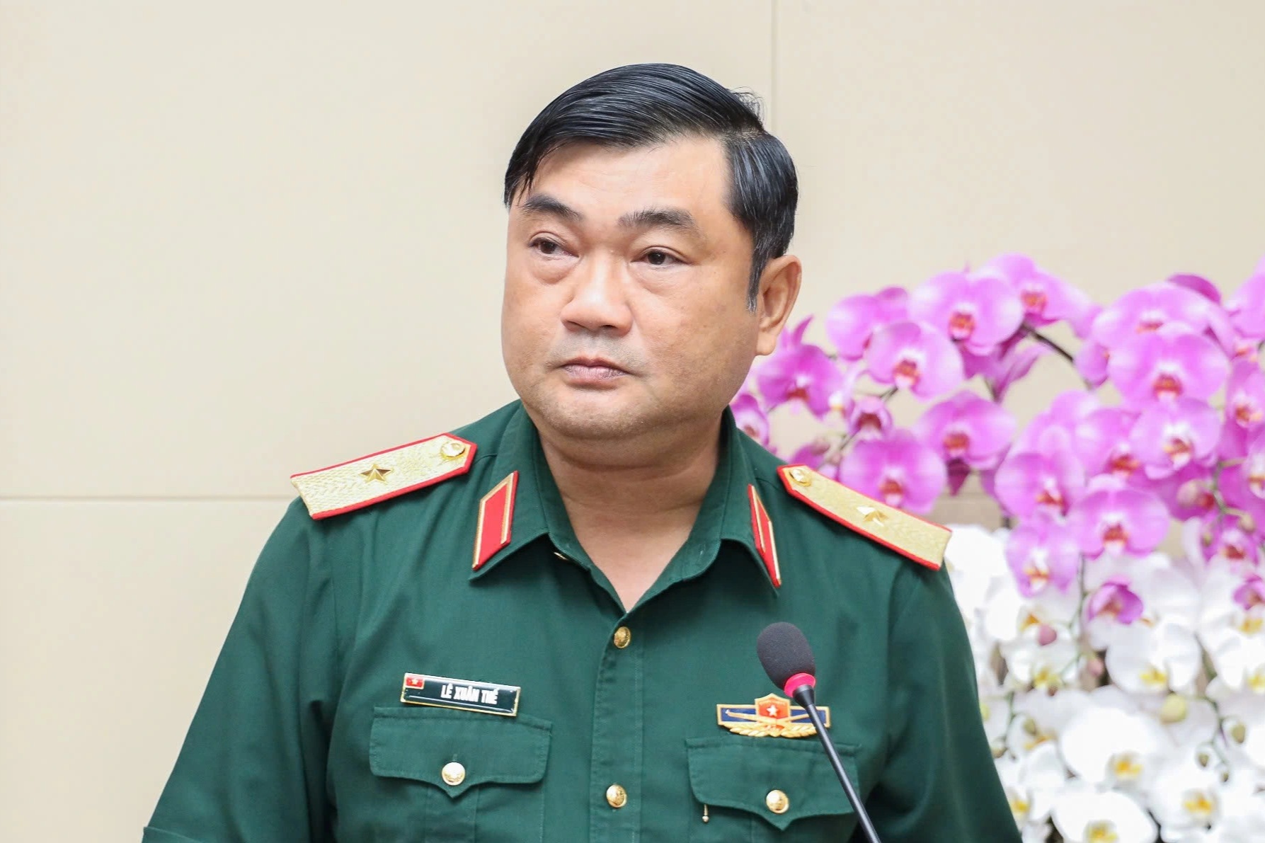 Thiếu tướng Lê Xuân Thế nhận bàn giao chức Tư lệnh Quân khu 7