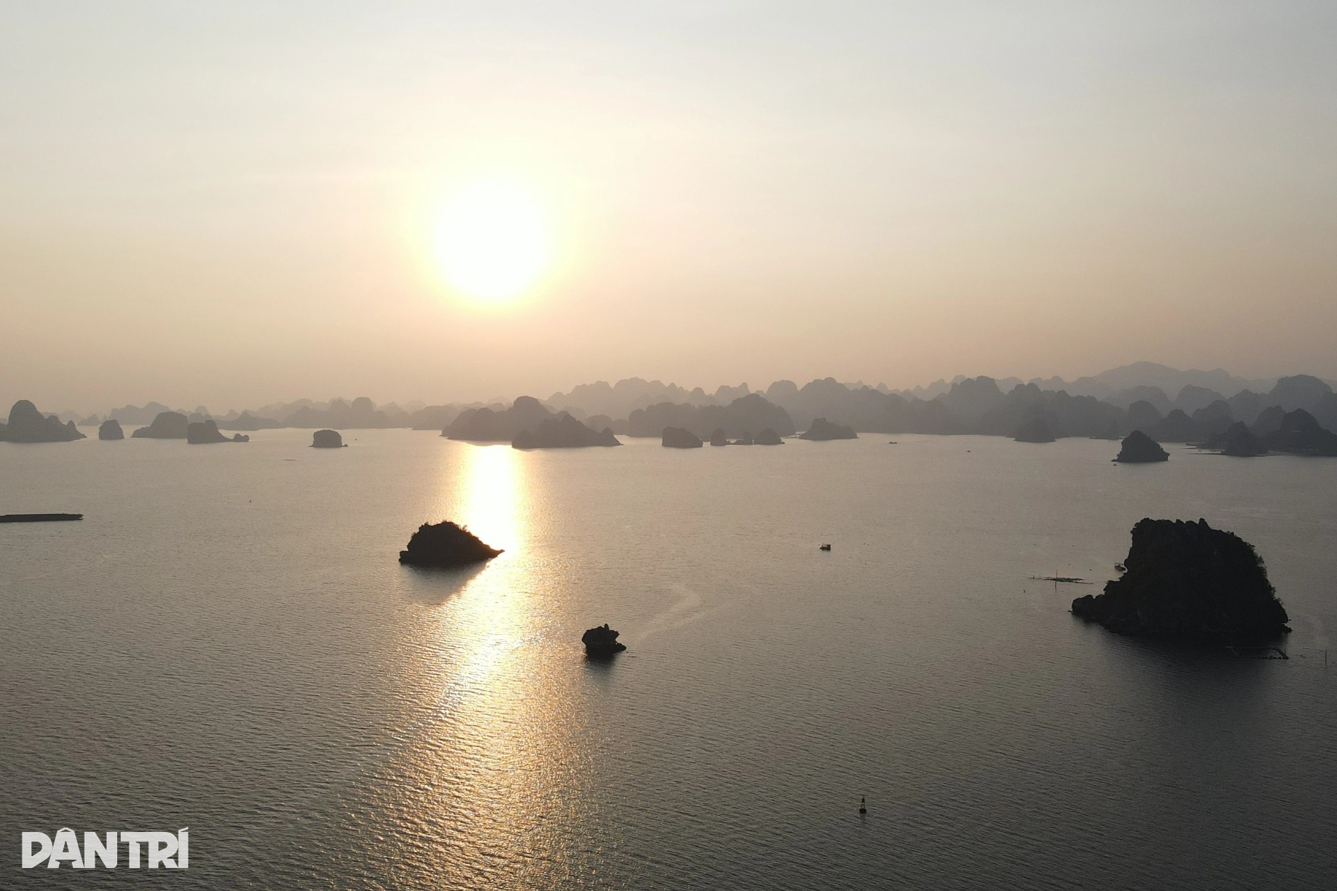 Quảng Ninh kiểm soát vệ sinh an toàn thực phẩm trên tàu du lịch ra sao?