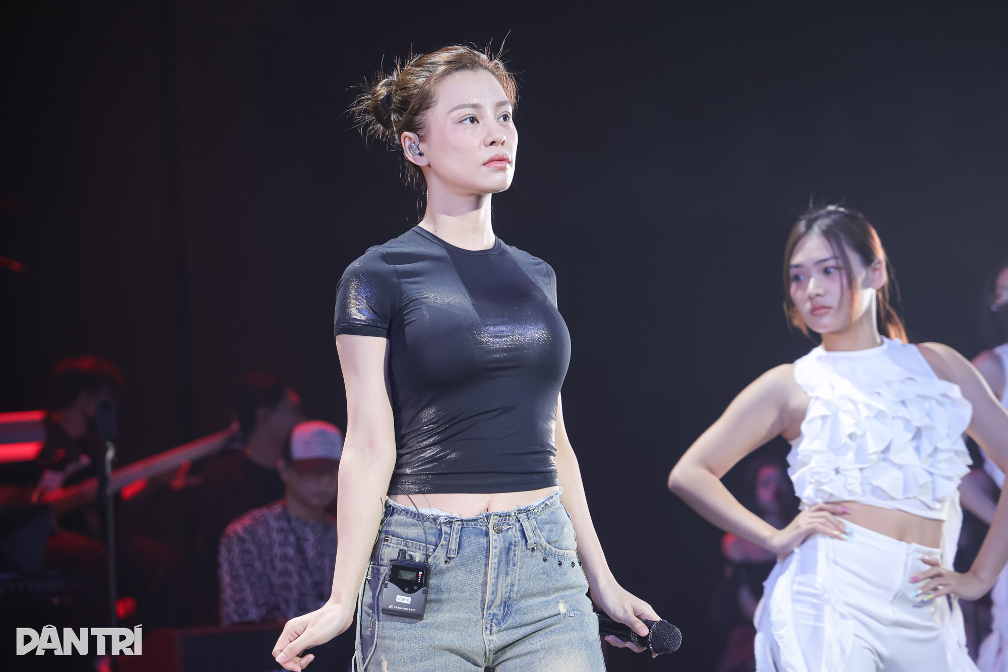 Bùi Lan Hương lần đầu kết hợp Double2T trong hòa nhạc 20 năm Dân trí