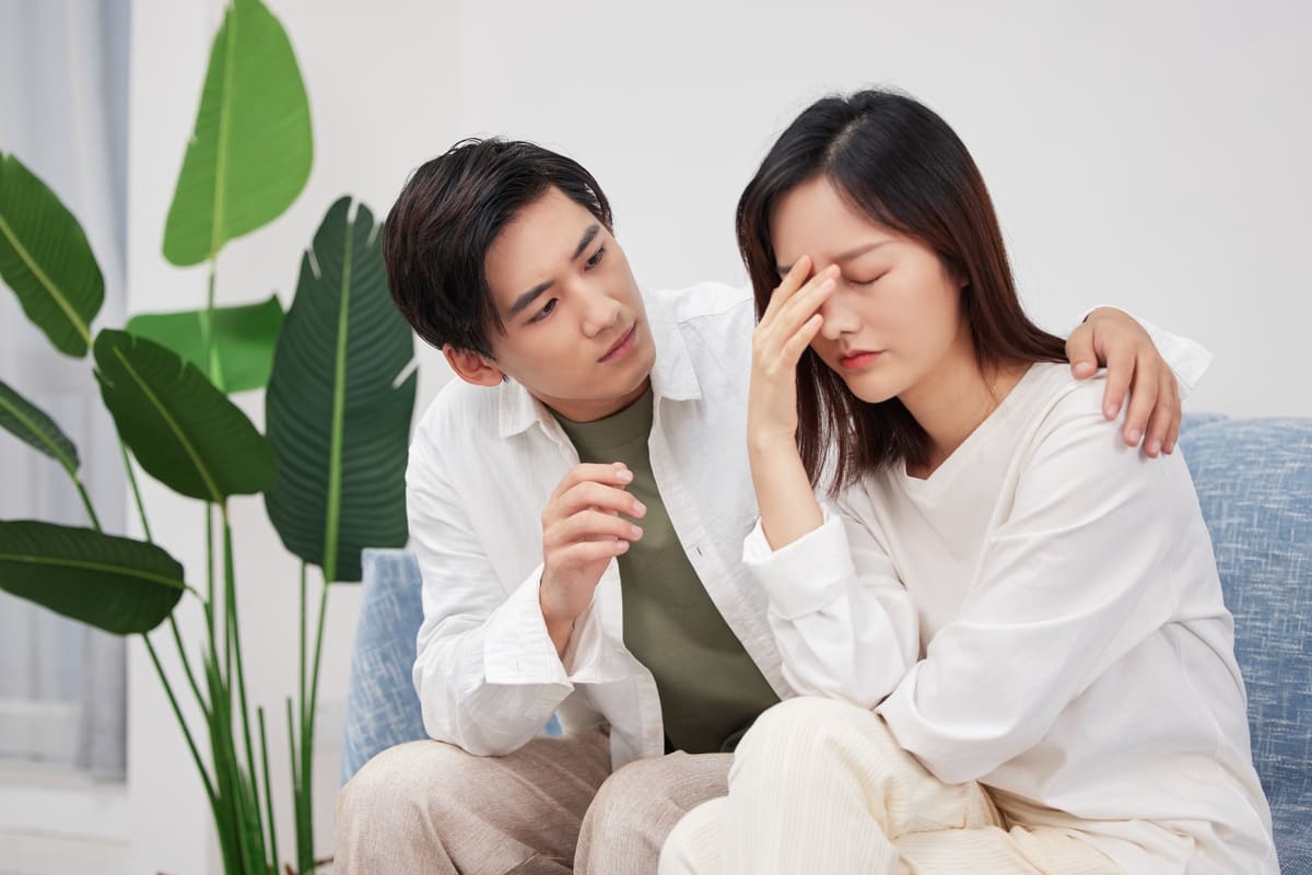 Đi cà phê với cô gái lạ mặt, tôi về nhà muốn huỷ hôn ngay với bạn trai