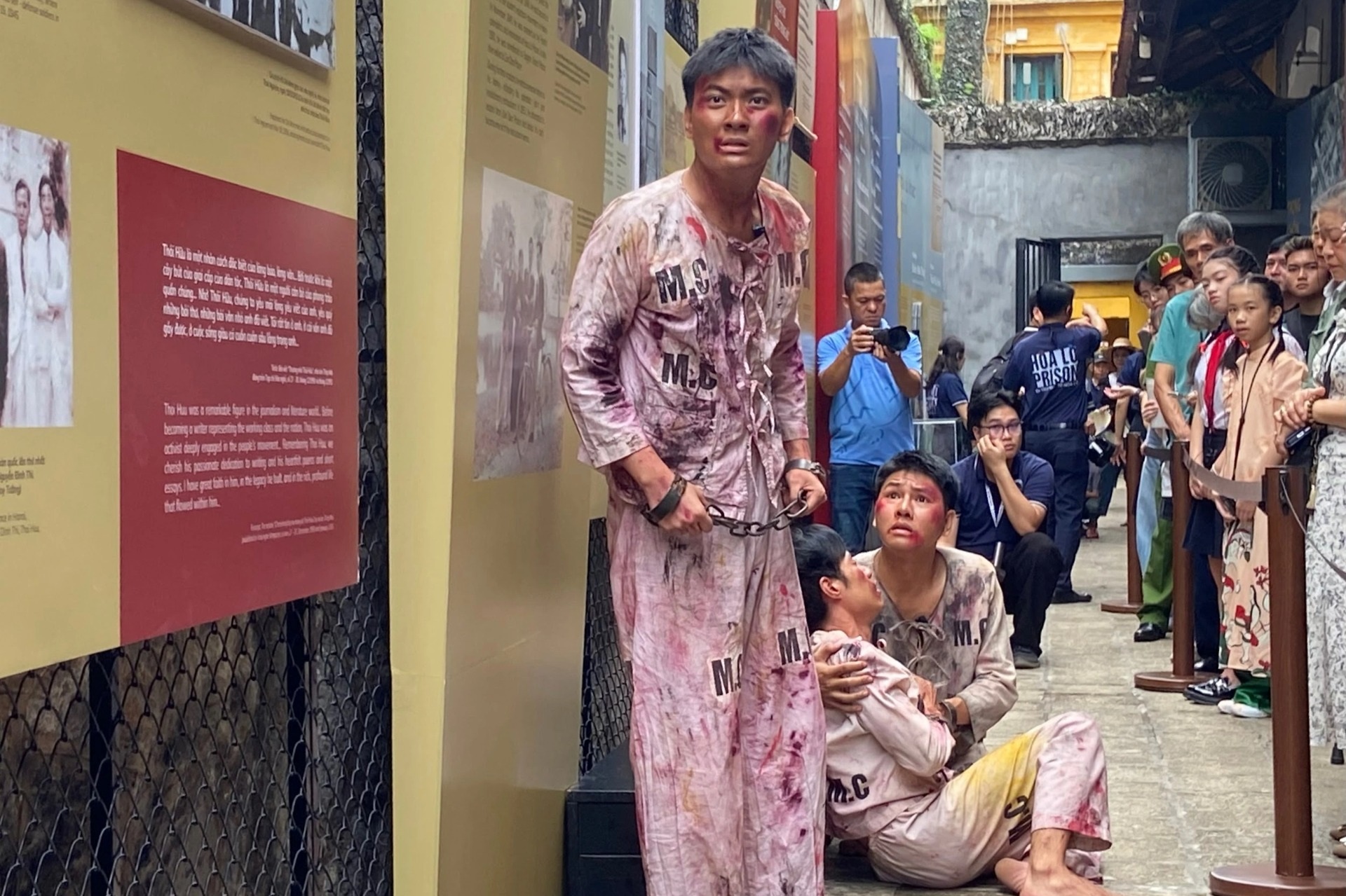 Tái hiện phút chia tay người chiến sĩ cách mạng tại “Bút sắc, lòng son”