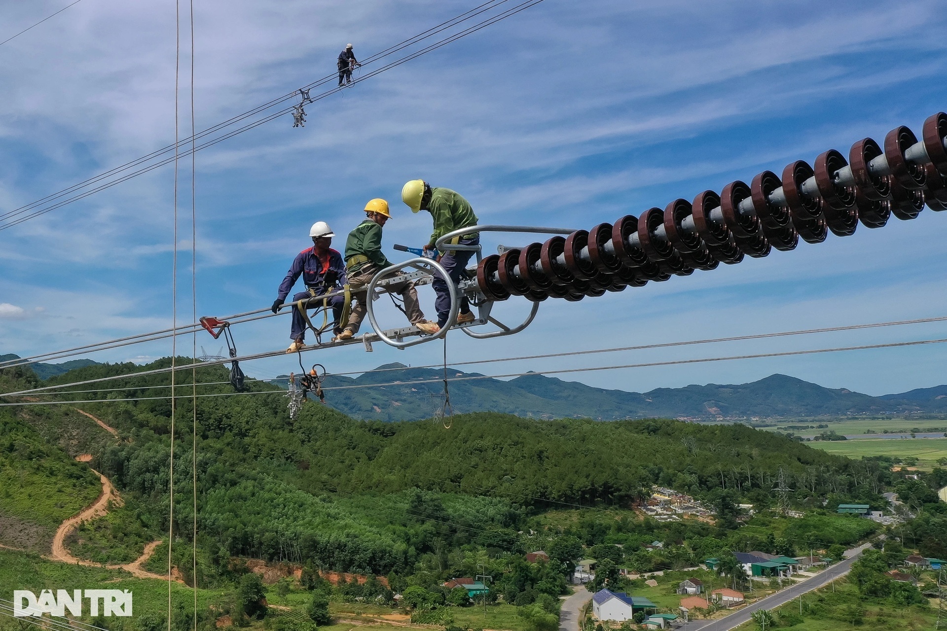 Chính phủ đặt mục tiêu tăng trưởng GDP năm 2025 đạt 8,3-8,5%