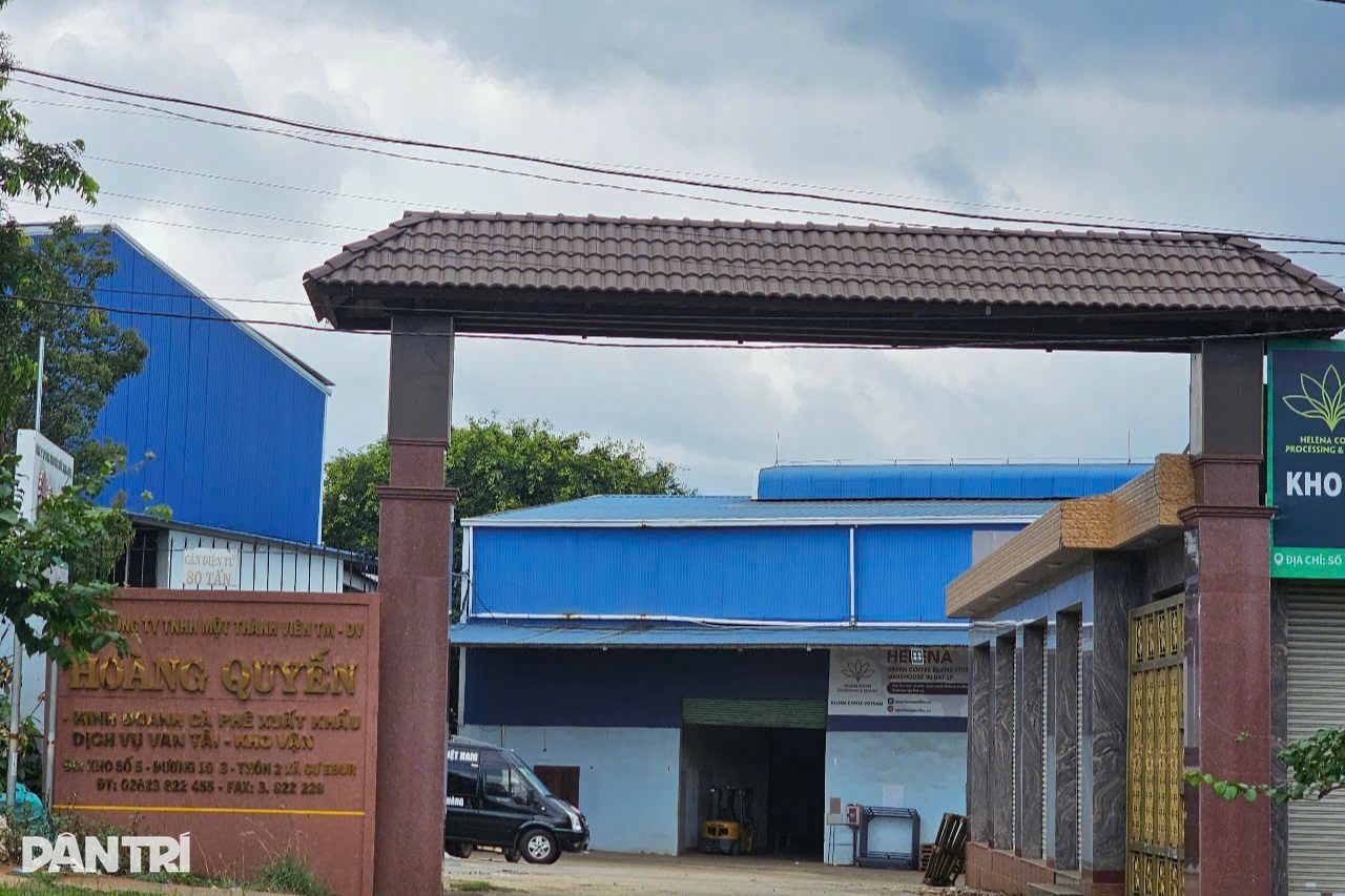 Nông dân "méo mặt" khi ký gửi nông sản tiền tỷ