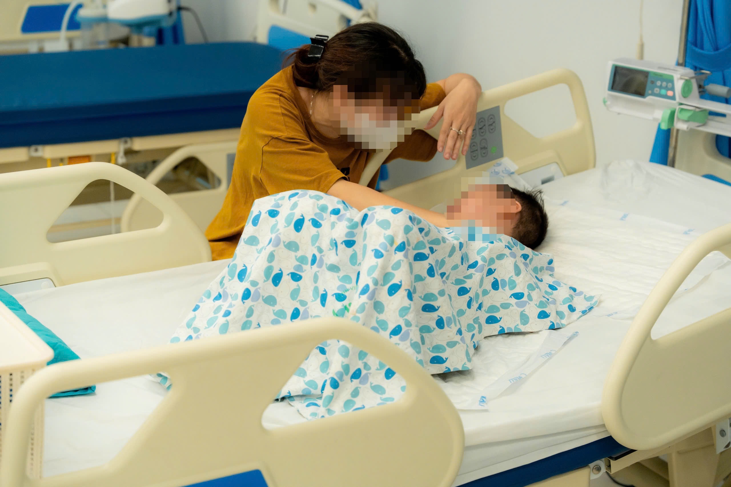 Vụ ô tô tông liên hoàn ở Hà Nội: 2 cháu bé bị thương hiện ra sao?