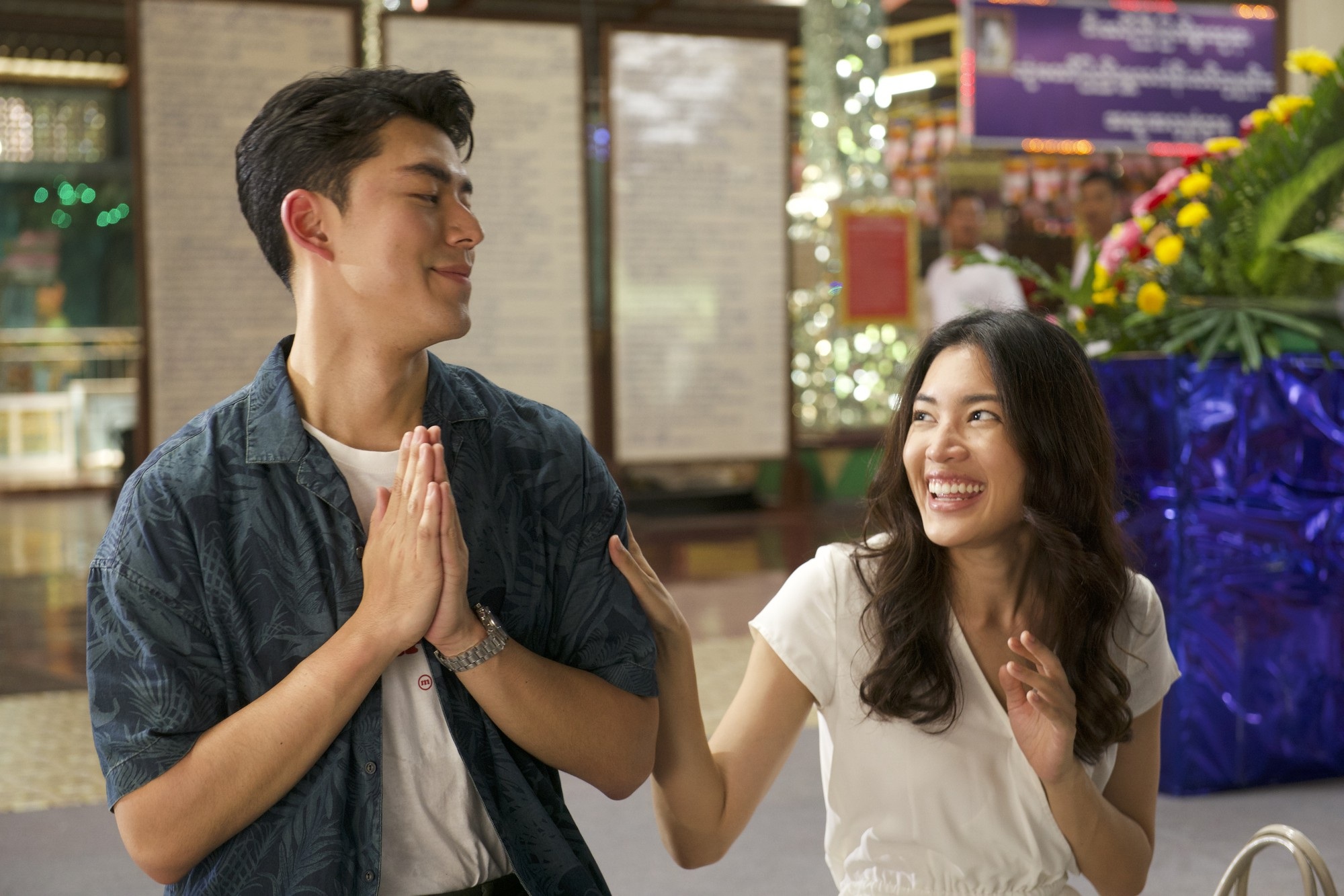 Ở bàn tiệc, tôi chết lặng khi bạn thân khác giới của người yêu nói một câu