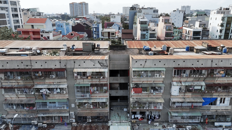 Chung cư “chuồng cọp” giăng kín ở TPHCM