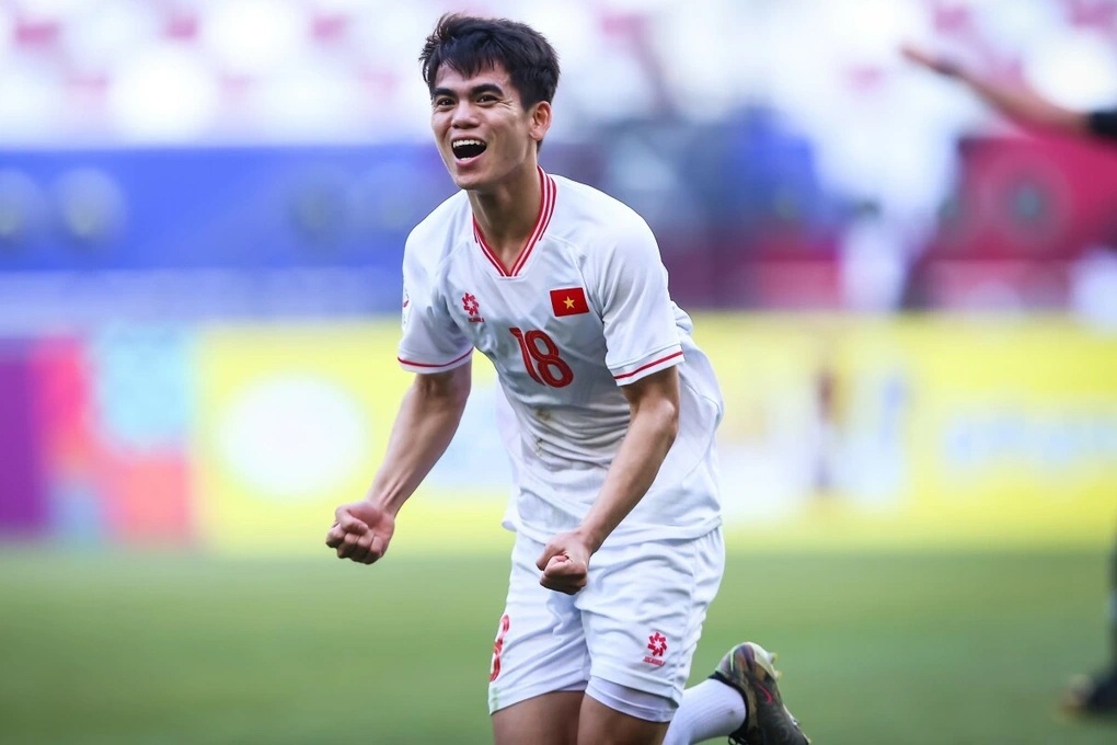 U23 Việt Nam 1-0 U23 Lào (hết hiệp 1): Văn Khang mở tỷ số