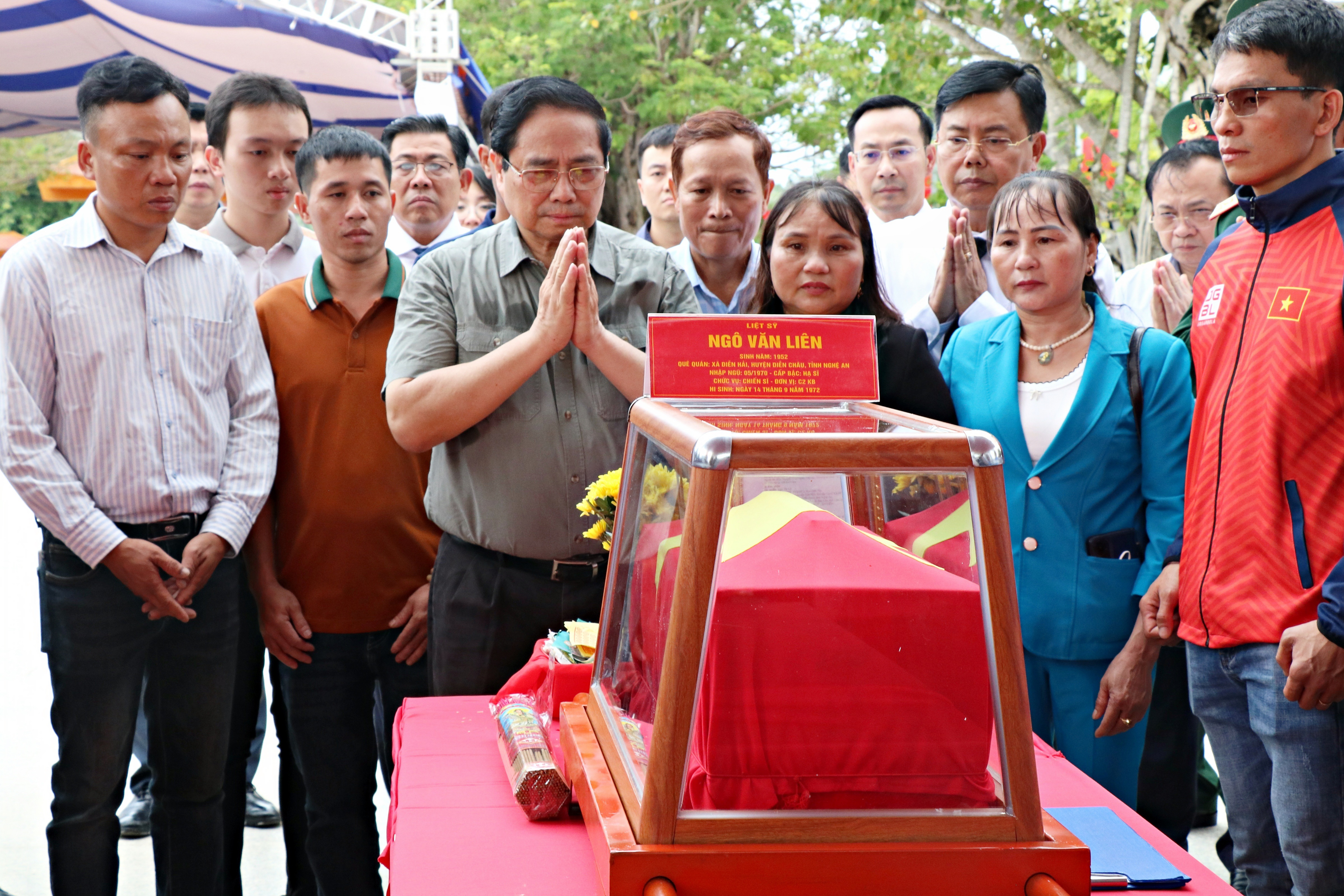Thủ tướng dự lễ truy điệu và an táng hài cốt liệt sỹ tại An Giang