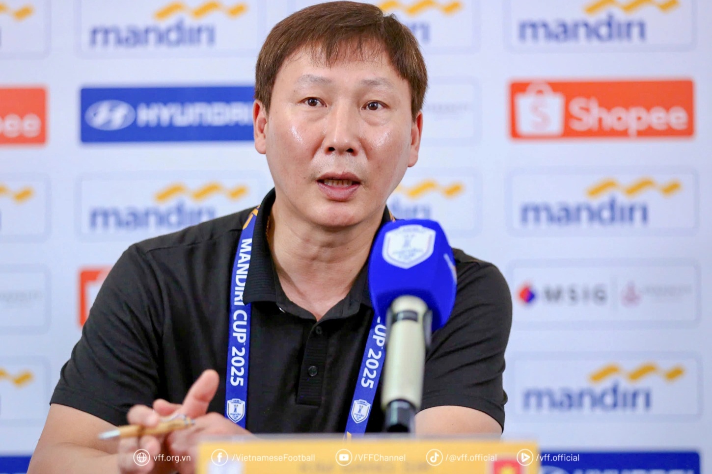 HLV Kim Sang Sik: "Các cầu thủ đã chiến đấu đến cùng để vô địch Đông Nam Á"